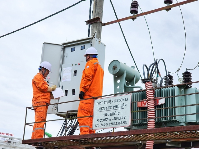 Tiêu thụ điện tăng cao, EVNNPC nỗ lực bảo đảm cung ứng điện - Ảnh 1.