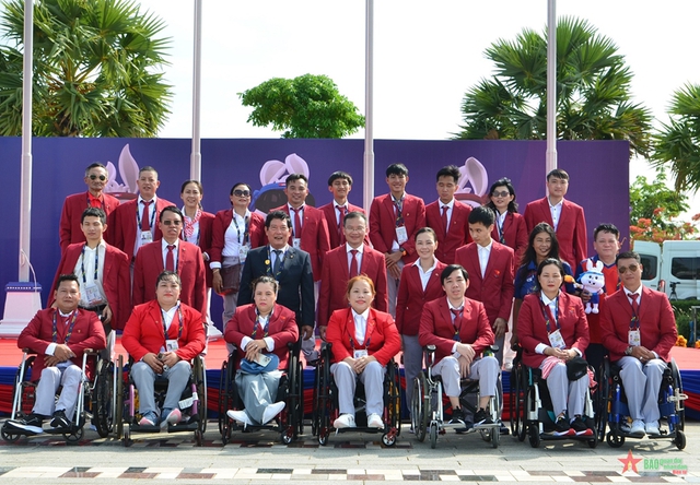 Lễ thượng cờ các đoàn thể thao tại ASEAN Para Games 12 - Ảnh 3.