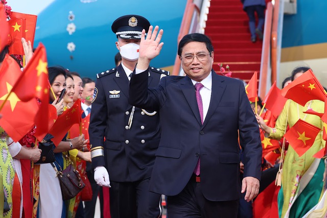 Thủ tướng Phạm Minh Chính tới Bắc Kinh, bắt đầu thăm chính thức Trung Quốc và dự Diễn đàn Kinh tế thế giới - Ảnh 1.