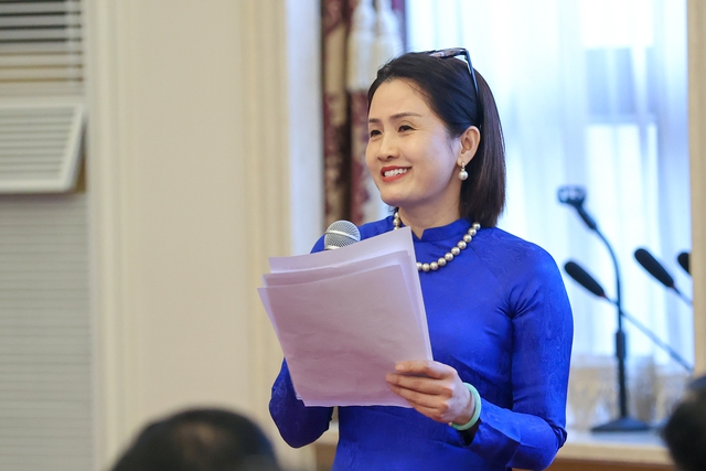 Thủ tướng thăm Đại sứ quán và gặp gỡ cộng đồng người Việt Nam tại Trung Quốc - Ảnh 7.