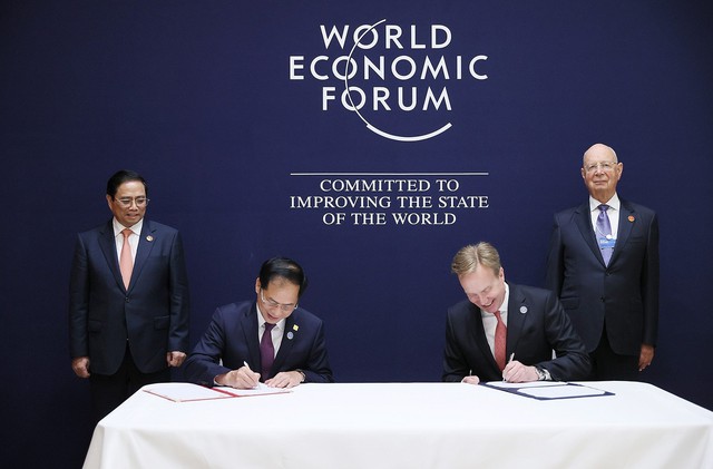 Thủ tướng Phạm Minh Chính tiếp Chủ tịch Diễn đàn Kinh tế thế giới - Ảnh 3.