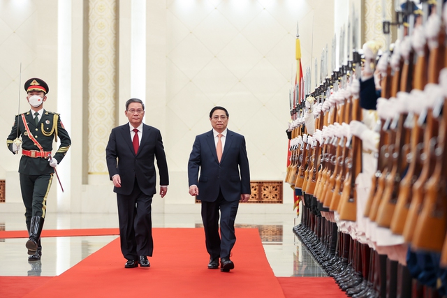 Chùm ảnh: Lễ đón chính thức Thủ tướng Phạm Minh Chính thăm Trung Quốc - Ảnh 2.