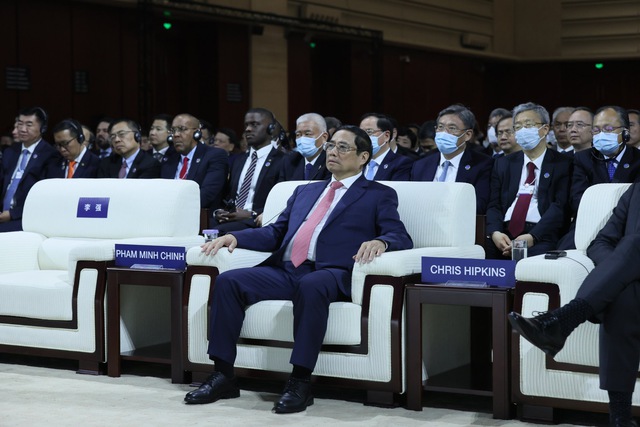 Thủ tướng: 6 định hướng lớn để đương đầu '6 cơn gió ngược' cản trở tăng trưởng kinh tế thế giới và Việt Nam - Ảnh 1. Thủ tướng: 6 định hướng lớn để đương đầu '6 cơn gió ngược' cản trở tăng trưởng kinh tế thế giới và Việt Nam - Ảnh 1.