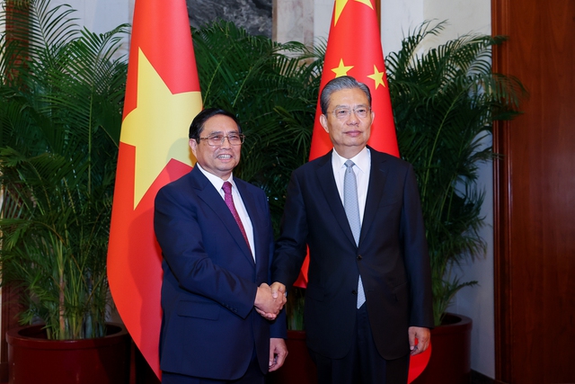 Thủ tướng Phạm Minh Chính hội kiến Ủy viên trưởng Nhân đại toàn quốc Trung Quốc - Ảnh 1.