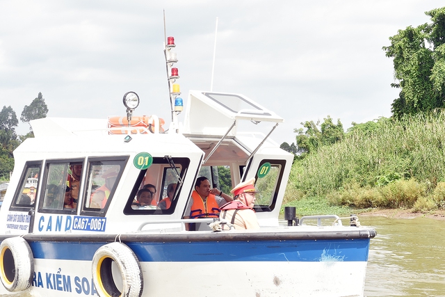 Phó Thủ tướng Trần Lưu Quang thăm cán bộ, chiến sĩ biên phòng An Giang - Ảnh 3.