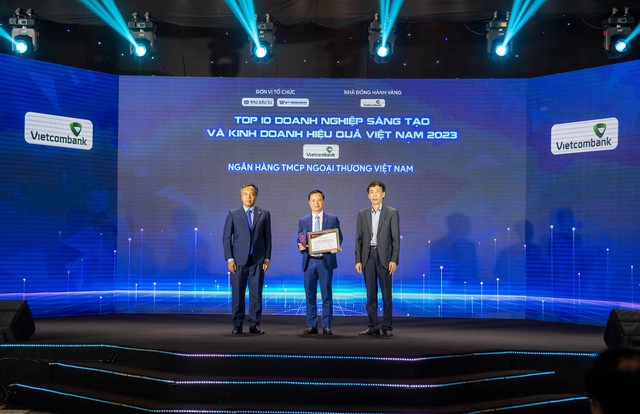 Vietcombank dẫn đầu Top 10 ngân hàng sáng tạo và kinh doanh hiệu quả năm 2023 - Ảnh 2.