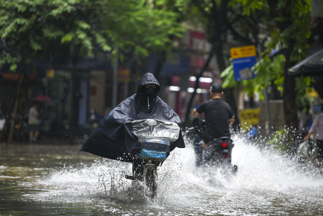 Sẽ xuất hiện mưa lớn sau chuỗi ngày nắng nóng kéo dài - Ảnh 1.