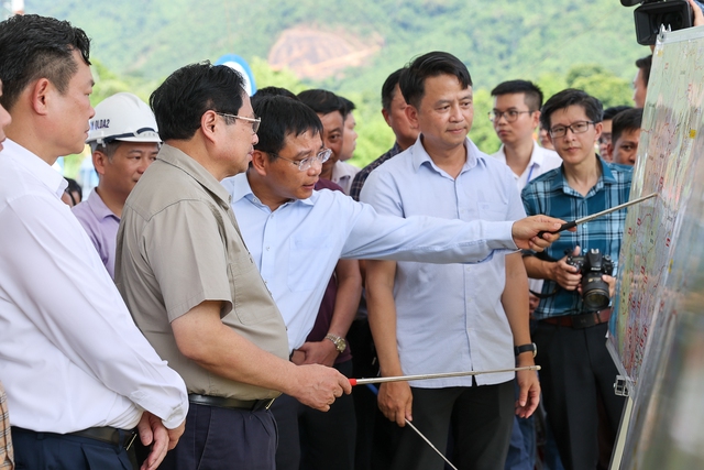 Thủ tướng: Phấn đấu hoàn thành tuyến đường kết nối hồ Ba Bể trong năm nay - Ảnh 1.