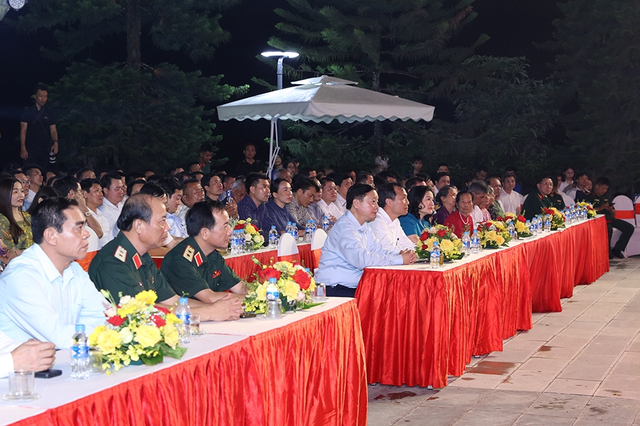 Phó Thủ tướng Trần Hồng Hà dự Chương trình giao lưu nghệ thuật “Điểm tựa hòa bình” - Ảnh 1.