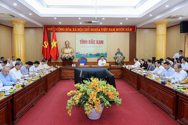 Thủ tướng Phạm Minh Chính làm việc với Ban Thường vụ Tỉnh ủy Bắc Kạn - Ảnh 1.