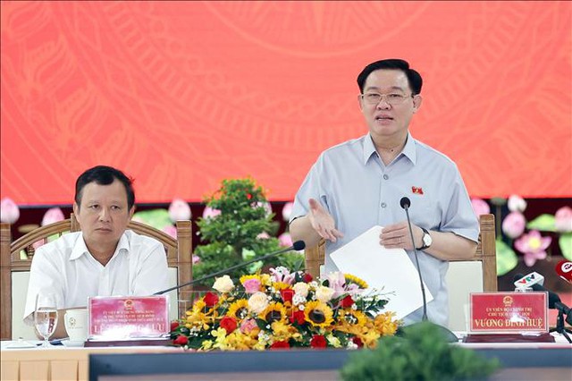 Chủ tịch Quốc hội Vương Đình Huệ làm việc với Ban Thường vụ Tỉnh ủy Thừa Thiên Huế - Ảnh 1.