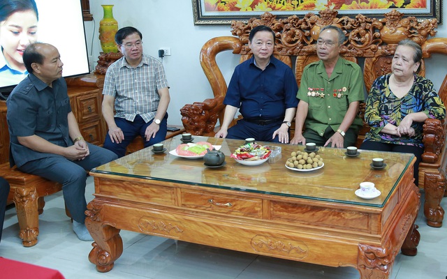 Phó Thủ tướng Trần Hồng Hà thăm, tặng quà các thương binh tại TP. Điện Biên Phủ - Ảnh 2.