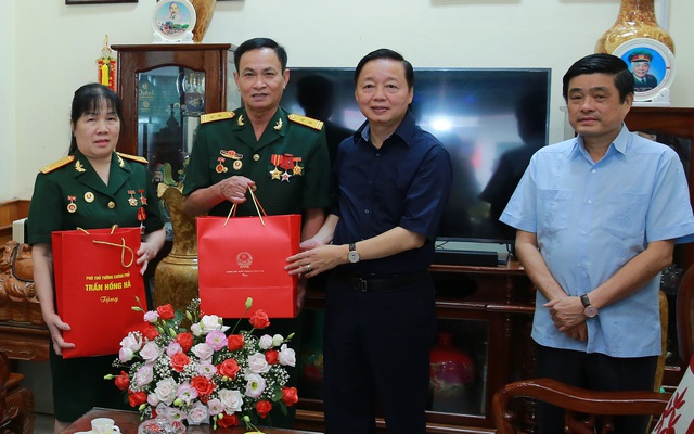 Phó Thủ tướng Trần Hồng Hà thăm, tặng quà các thương binh tại TP. Điện Biên Phủ - Ảnh 3.