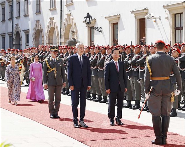 Lễ đón chính thức Chủ tịch nước Võ Văn Thưởng thăm CH Áo - Ảnh 2.