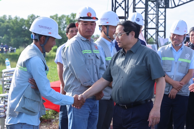 Thủ tướng kiểm tra dự án đường vành đai 3 TPHCM qua Long An - Ảnh 4.