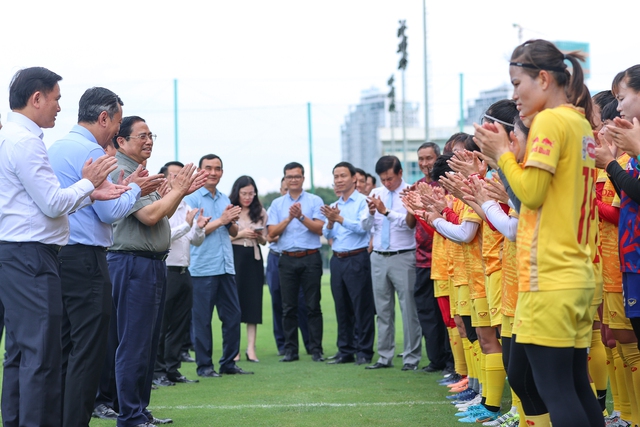 Thủ tướng chúc các nữ cầu thủ dự World Cup 'thi đấu hết mình, chinh phục đỉnh cao' - Ảnh 7.