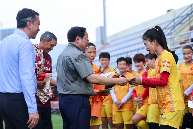 Thủ tướng chúc các nữ cầu thủ dự World Cup 'thi đấu hết mình, chinh phục đỉnh cao' - Ảnh 8.