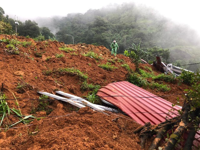 Tập trung khắc phục sạt lở đất tại đèo Bảo Lộc, chủ động ứng phó với mưa lớn khu vực Tây Nguyên và Nam Bộ  - Ảnh 1.