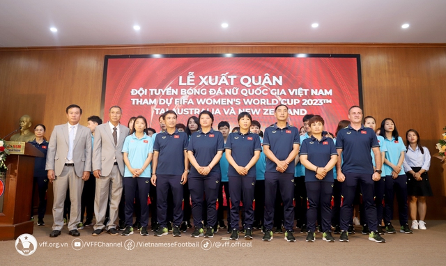 Niềm tự hào khi lần đầu Quốc kỳ Việt Nam tung bay tại Giải vô địch Bóng đá thế giới - Ảnh 1.