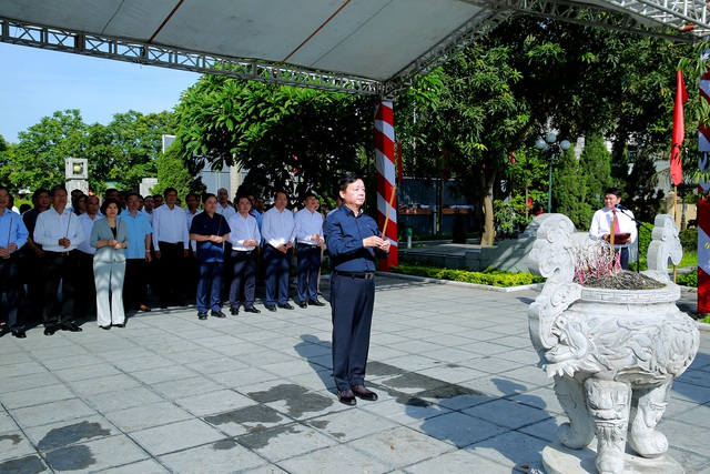 Phó Thủ tướng Trần Hồng Hà dâng hương kỷ niệm 111 năm Ngày sinh Tổng Bí thư Nguyễn Văn Cừ - Ảnh 2.