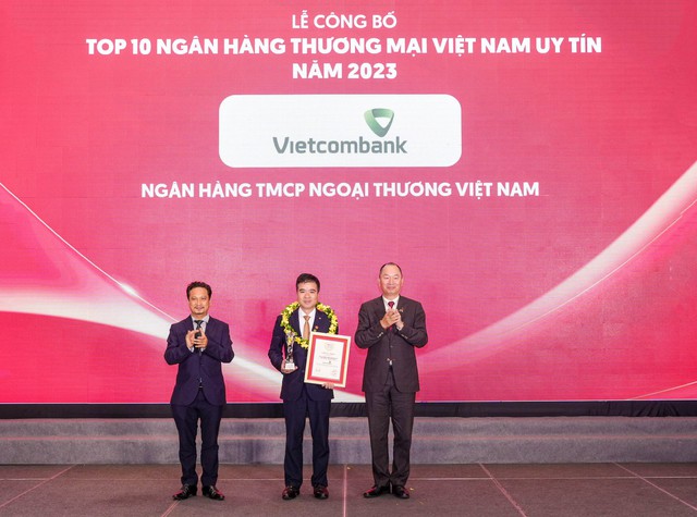 Vietcombank được bình chọn là ngân hàng và công ty đại chúng uy tín nhất - Ảnh 1.