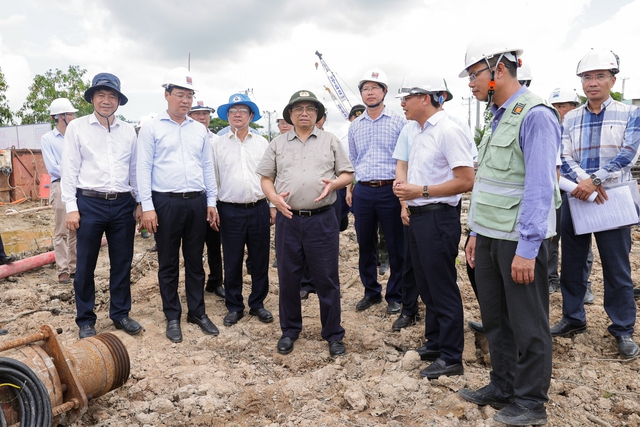 Thủ tướng khảo sát một số dự án đường bộ trọng điểm tại Đồng Tháp - Ảnh 1.
