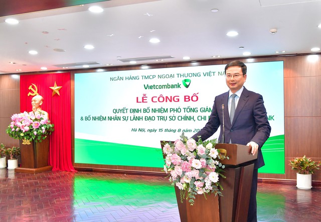 Vietcombank bổ nhiệm 2 Phó Tổng Giám đốc và các nhân sự quan trọng - Ảnh 2.