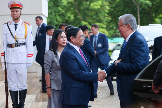 Thủ tướng Phạm Minh Chính tiếp Tổng thống Cộng hòa Kazakhstan - Ảnh 1.