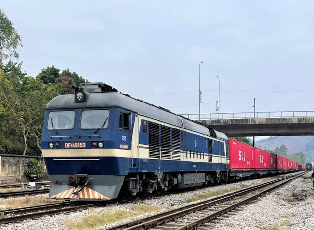 Tăng cường chở hàng bằng tàu hỏa tuyến Việt Nam-Kazakhstan