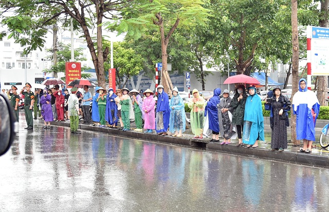 Tổ chức trọng thể Lễ truy điệu và tiễn đưa đồng chí Lê Văn Thành về nơi an nghỉ cuối cùng - Ảnh 15.