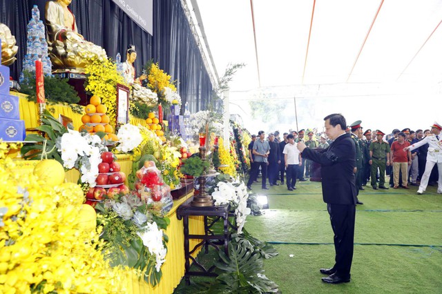 Tổ chức trọng thể Lễ truy điệu và tiễn đưa đồng chí Lê Văn Thành về nơi an nghỉ cuối cùng - Ảnh 26.