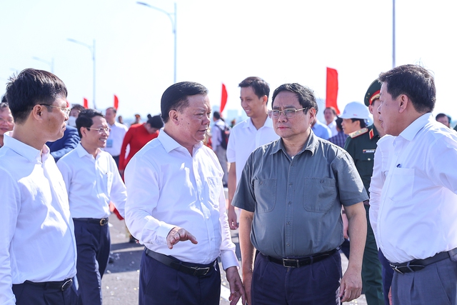 Thủ tướng Phạm Minh Chính dự lễ khánh thành cầu Vĩnh Tuy giai đoạn 2 - Ảnh 2.