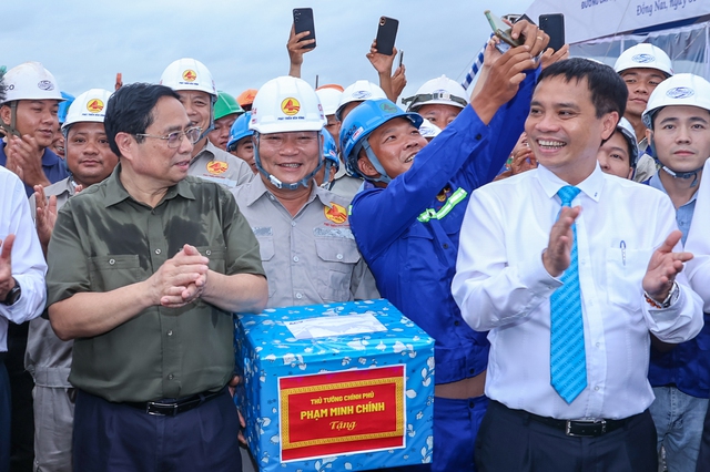 Thủ tướng: Phấn đấu vượt tiến độ 3 hạng mục quan trọng nhất của các dự án sân bay Long Thành, Tân Sơn Nhất - Ảnh 5.