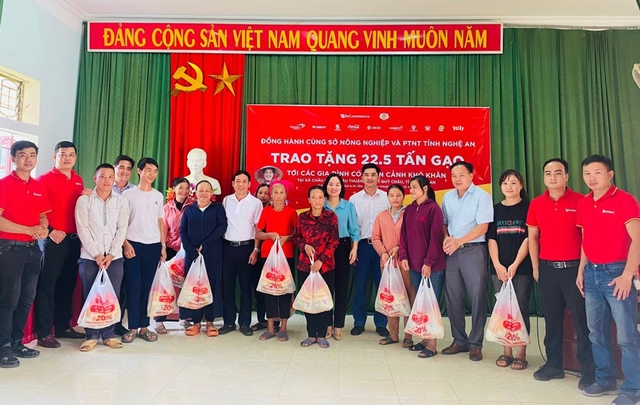 WinCommerce tặng gạo, quà cho các gia đình, trẻ em có hoàn cảnh khó khăn - Ảnh 4. WinCommerce tặng gạo, quà cho các gia đình, trẻ em có hoàn cảnh khó khăn - Ảnh 4.