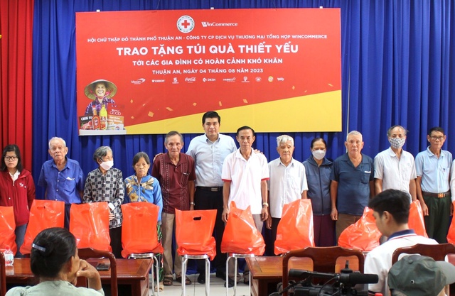 WinCommerce tặng gạo, quà cho các gia đình, trẻ em có hoàn cảnh khó khăn - Ảnh 5. WinCommerce tặng gạo, quà cho các gia đình, trẻ em có hoàn cảnh khó khăn - Ảnh 5.