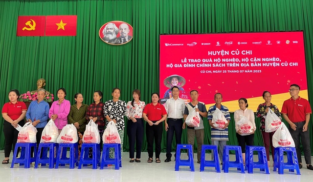 WinCommerce tặng gạo, quà cho các gia đình, trẻ em có hoàn cảnh khó khăn - Ảnh 3. WinCommerce tặng gạo, quà cho các gia đình, trẻ em có hoàn cảnh khó khăn - Ảnh 3.