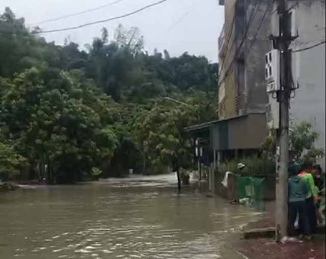 Lào  Cai, 11 TBA phải cắt điện khẩn cấp do mưa lũ đã được cấp điện trở lại - Ảnh 1.
