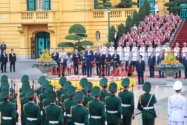 Tổng Bí thư Nguyễn Phú Trọng và Tổng thống Joe Biden duyệt Đội danh dự Quân đội Nhân dân Việt Nam