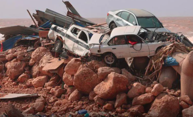 Libya: Lũ lụt kinh hoàng sau bão, 2.000 người có thể thiệt mạng - Ảnh 1.