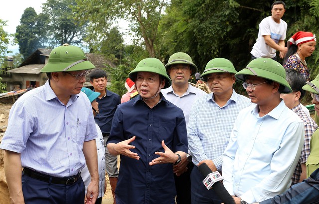 Phó Thủ tướng Trần Hồng Hà thị sát, chỉ đạo khắc phục hậu quả mưa lũ tại Lào Cai - Ảnh 4.