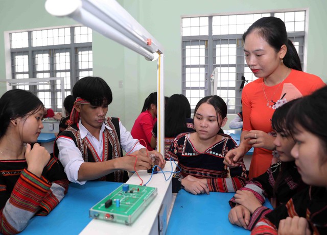 Nâng cao chất lượng giáo dục vùng dân tộc thiểu số, miền núi - Ảnh 1.