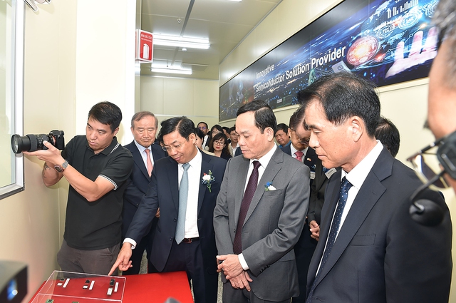 Phó Thủ tướng Trần Lưu Quang dự lễ khánh thành dự án sản xuất chất bán dẫn đầu tiên tại miền Bắc - Ảnh 4.