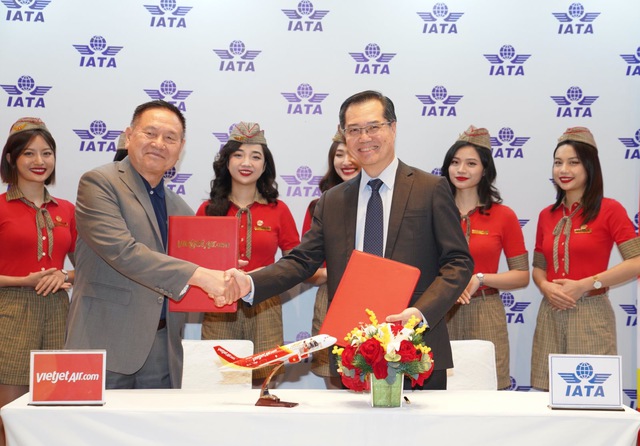 Học viện Hàng không Vietjet &quot;bắt tay&quot; IATA đào tạo nhân lực hàng không - Ảnh 1.