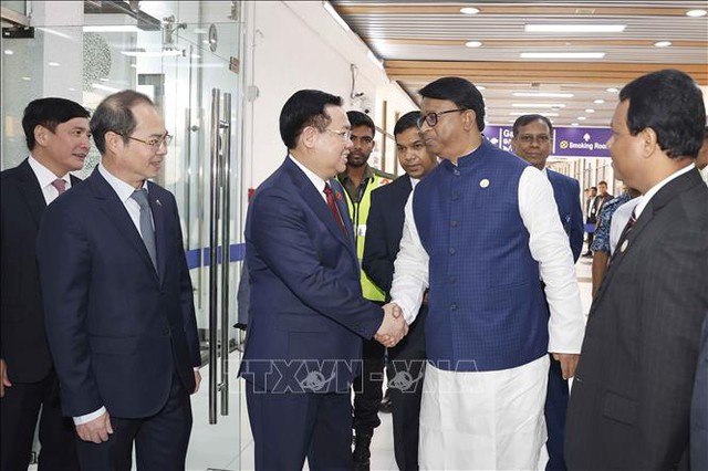 Chủ tịch Quốc hội đến Thủ đô Dhaka, bắt đầu thăm chính thức Cộng hoà Nhân dân Bangladesh - Ảnh 1.