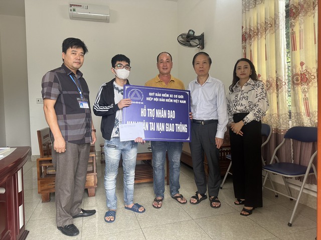 Hỗ trợ nhân đạo nạn nhân tai nạn giao thông tại Hải Dương, Quảng Ninh - Ảnh 1.