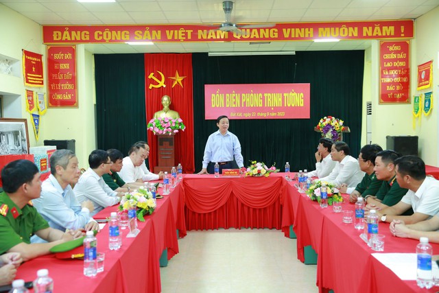 Phó Thủ tướng Trần Hồng Hà dự lễ chào cờ ở 'nơi con sông Hồng chảy vào đất Việt' - Ảnh 3.