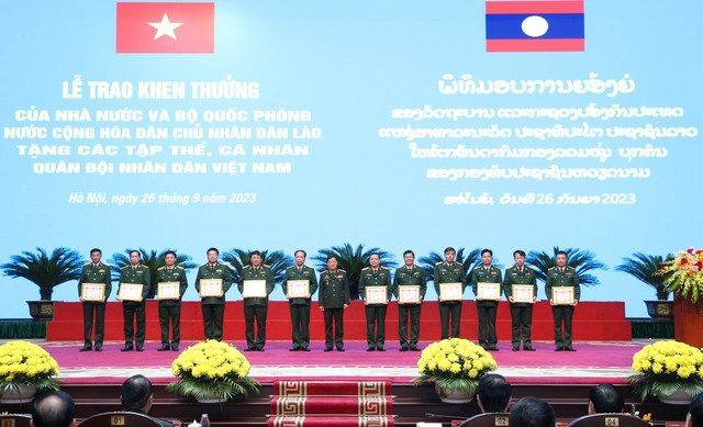 Nhà nước và Bộ Quốc phòng Lào trao Huân chương tặng 19 tập thể, 49 cá nhân QĐND Việt Nam - Ảnh 3.