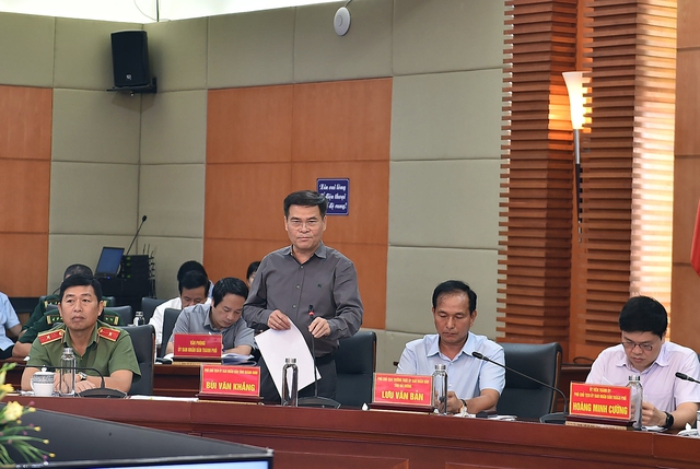 Phó Thủ tướng Trần Lưu Quang họp với 3 địa phương về tình hình sản xuất kinh doanh, chống buôn lậu - Ảnh 2.