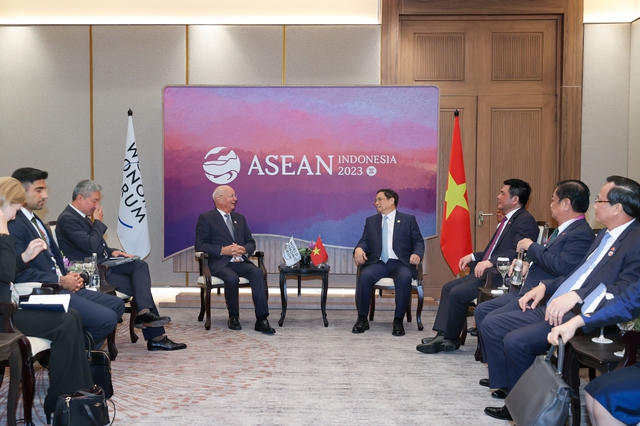 Chủ tịch WEF: Việt Nam là điểm sáng của tăng trưởng kinh tế - Ảnh 3.