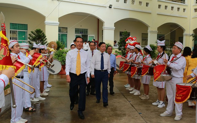 Phó Thủ tướng Trần Hồng Hà nhắn gửi tình cảm yêu thương, trìu mến đến các em học sinh - Ảnh 3.